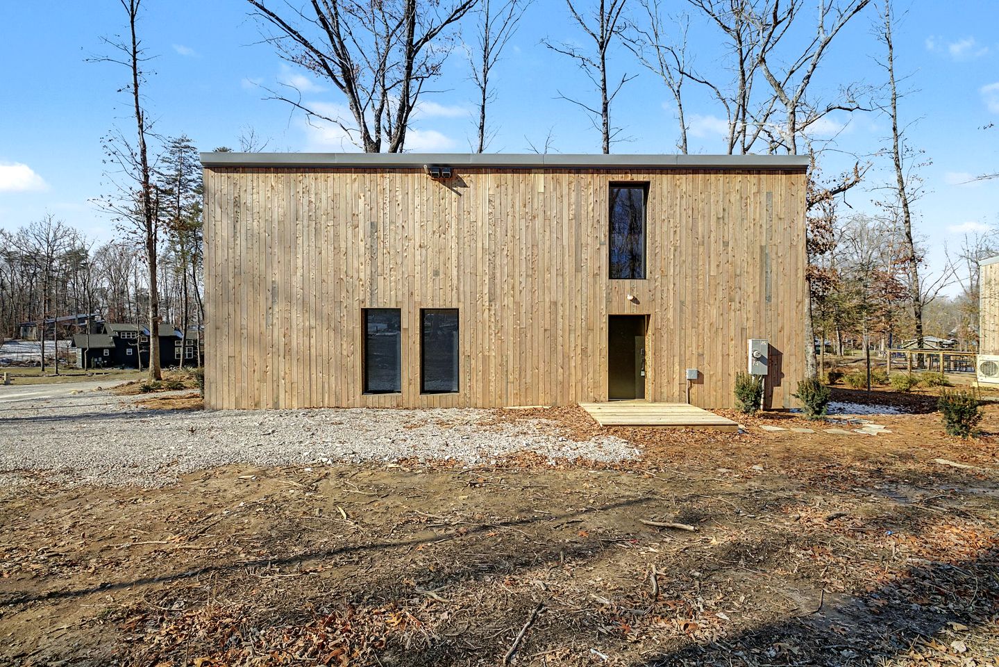 Contemporary Forest Hideaway with Stunning Glass Architecture in Tracy, Tennessee