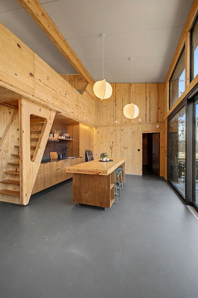 Contemporary Forest Hideaway with Stunning Glass Architecture in Tracy, Tennessee