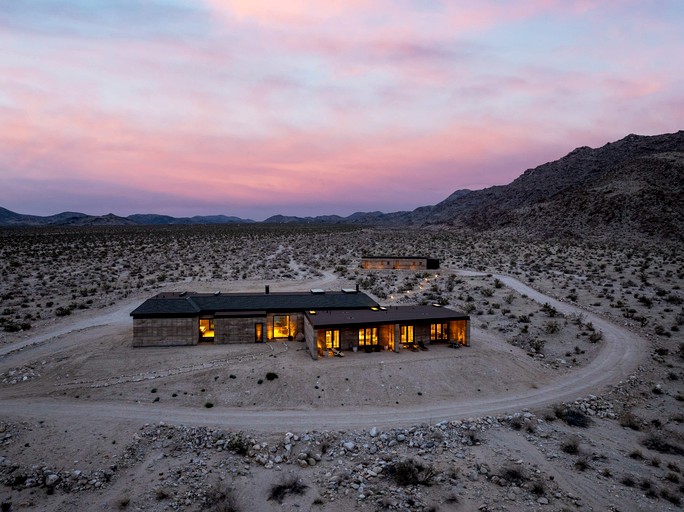 Elegant and Luxury Oasis in the Yucca Valley Desert, near Joshua Tree National Park