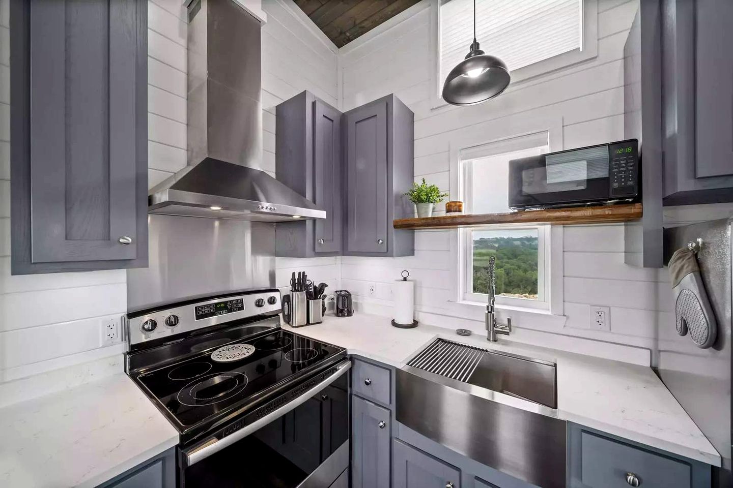 Upscale Tiny Home Retreat with Resort Amenities Near Downtown Fredericksburg, Texas