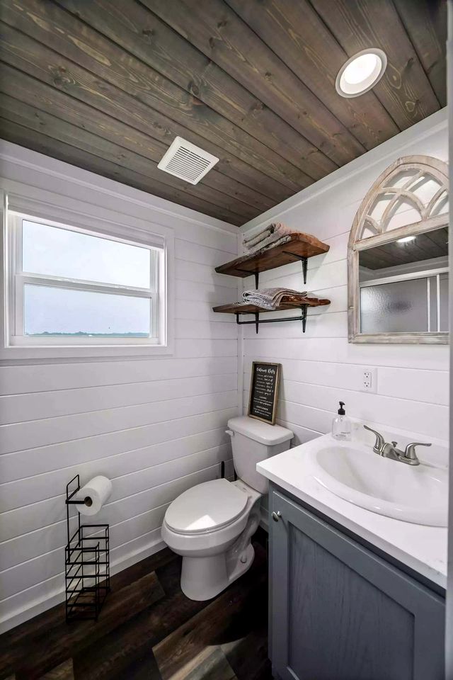 Upscale Tiny Home Retreat with Resort Amenities Near Downtown Fredericksburg, Texas