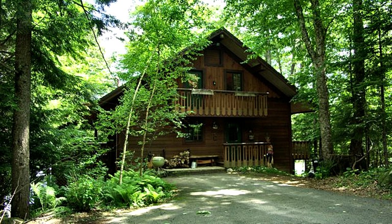 Luxury Log Cabin Near Saratoga Springs