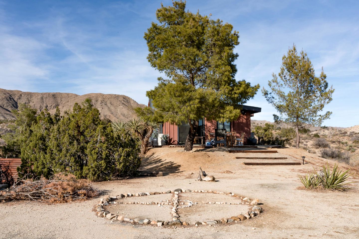 Wonderful Pet Friendly Vacation Rental with Spa Pool and Barbecue in Morongo Valley, California