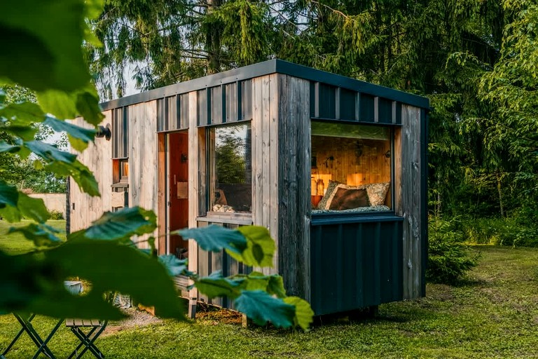 Immersive Glass Tiny House with Panoramic Nature Views near Morvan Regional Natural Park, Côte-d’Or