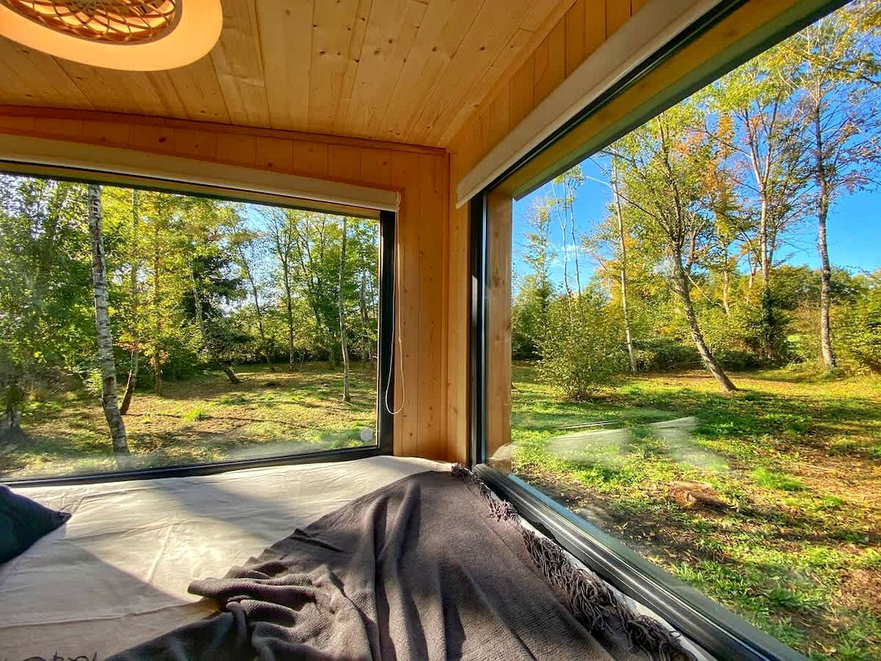 Immersive Glass Tiny House with Panoramic Nature Views near Morvan Regional Natural Park, Côte-d’Or