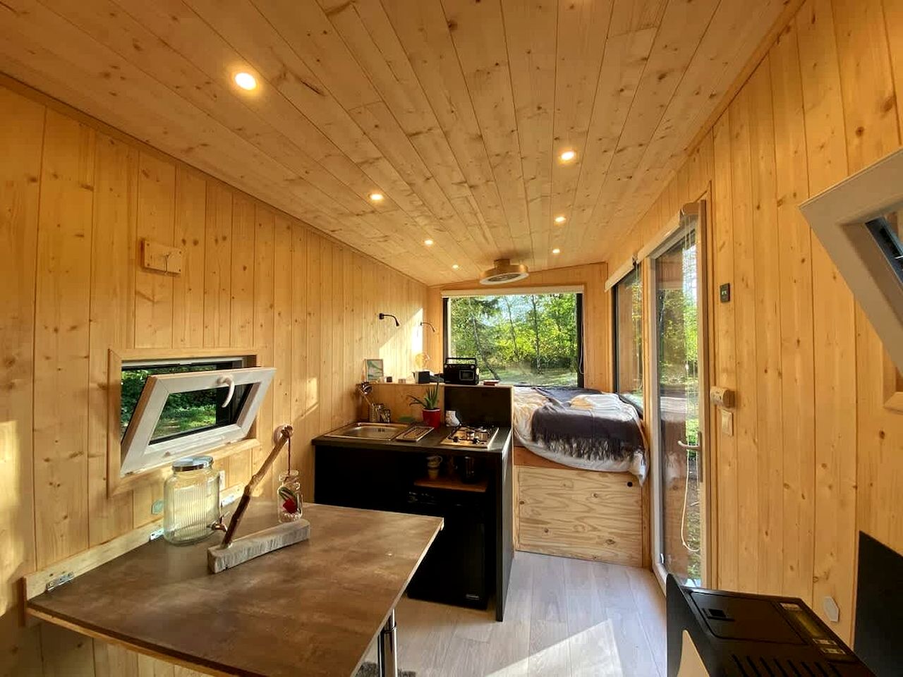 Immersive Glass Tiny House with Panoramic Nature Views near Morvan Regional Natural Park, Côte-d’Or