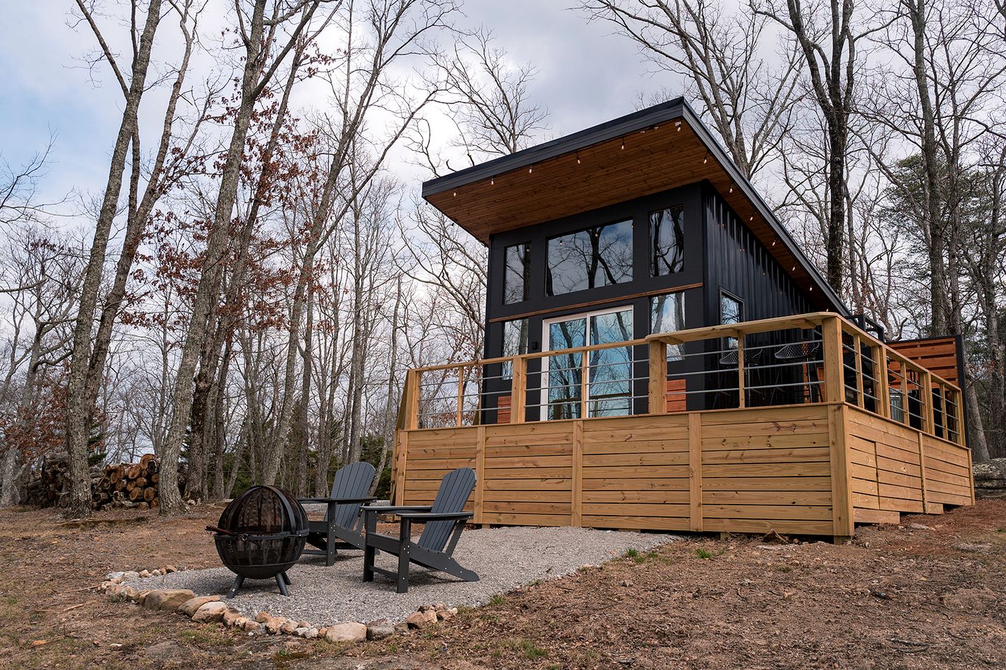 Cozy Secluded Studio Chalet with Outdoor Shower & Scenic Brow Views near Cloudland Canyon State Park, Menlo, Georgia