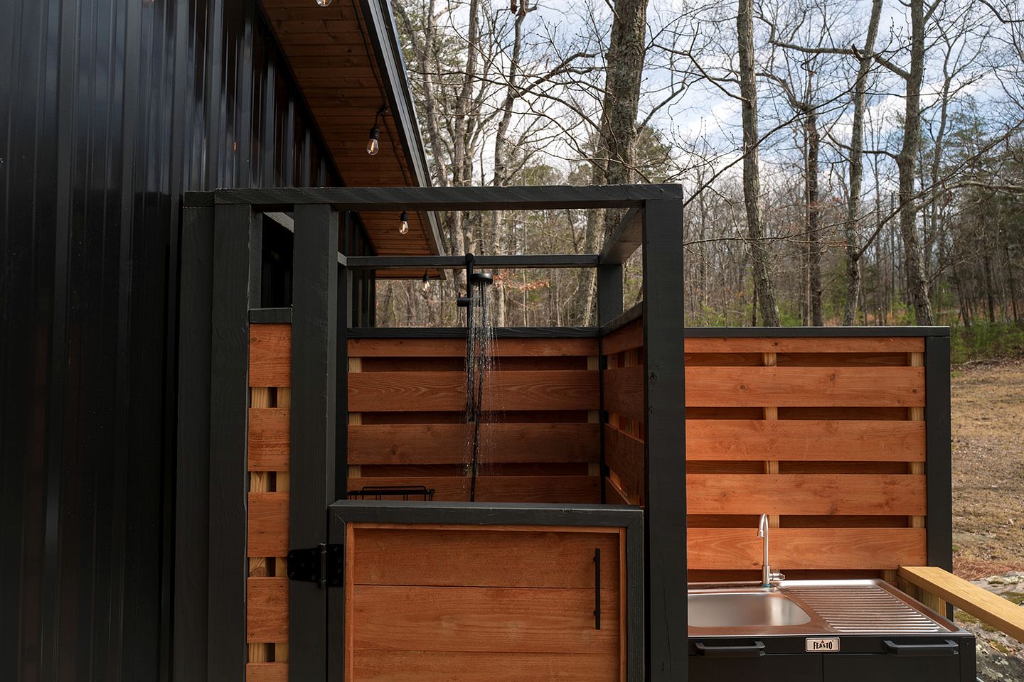 Cozy Secluded Studio Chalet with Outdoor Shower & Scenic Brow Views near Cloudland Canyon State Park, Menlo, Georgia