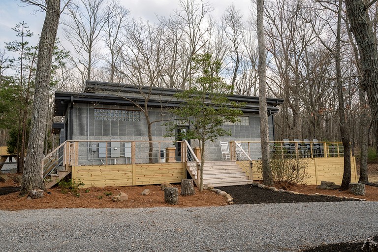 Moss Rock Chalet | Menlo, Georgia | Glamping Hub