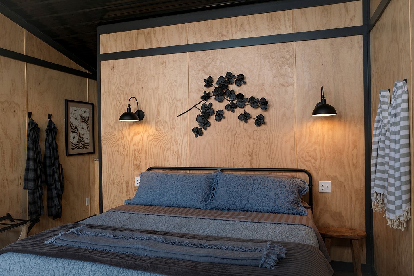 Cozy Secluded Studio Chalet with Outdoor Shower & Scenic Brow Views near Cloudland Canyon State Park, Menlo, Georgia