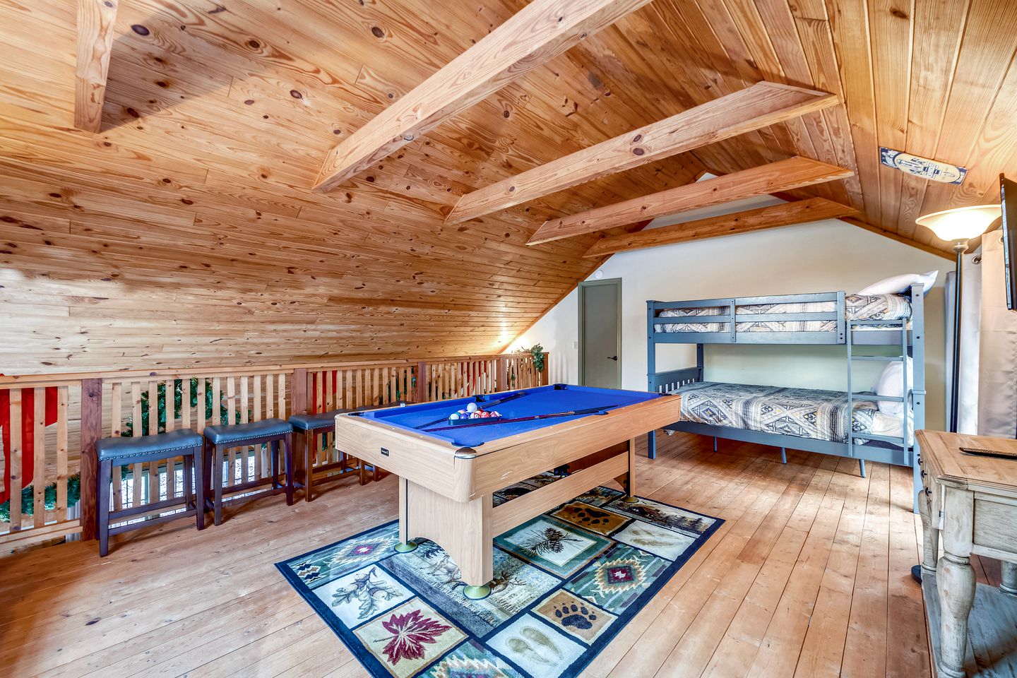 Lovely Glamping Getaways in this Comfortable Cabin Rental in Tennessee