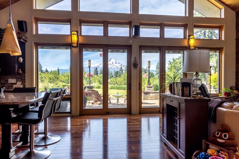 Cabins (United States of America, Parkdale, Oregon)