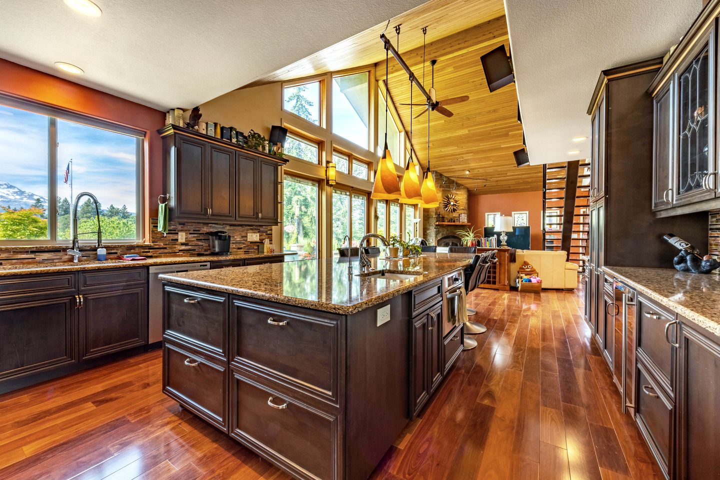 Luxurious Cabin with Hot-tub in Parkdale, Oregon