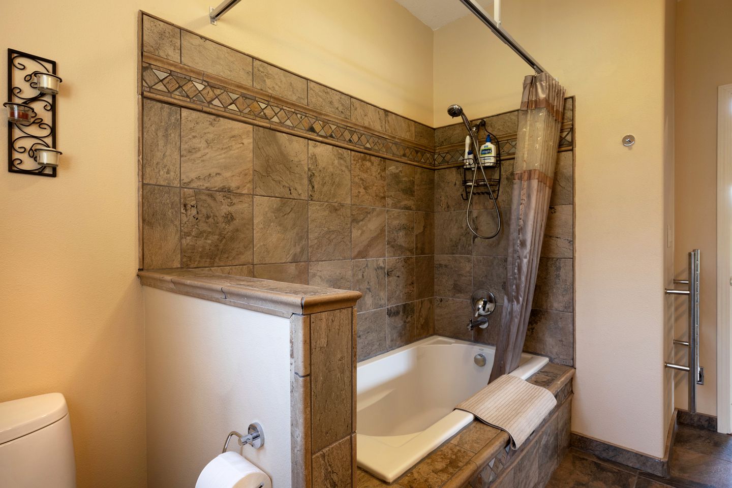 Luxurious Cabin with Hot-tub in Parkdale, Oregon