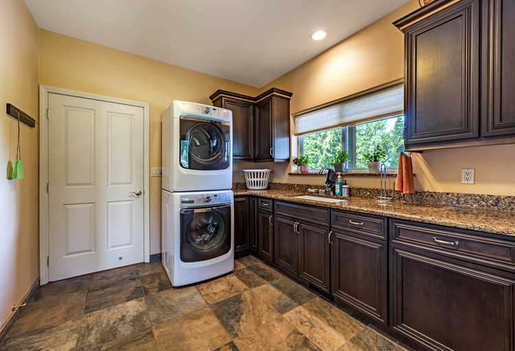 Cabins (United States of America, Parkdale, Oregon)