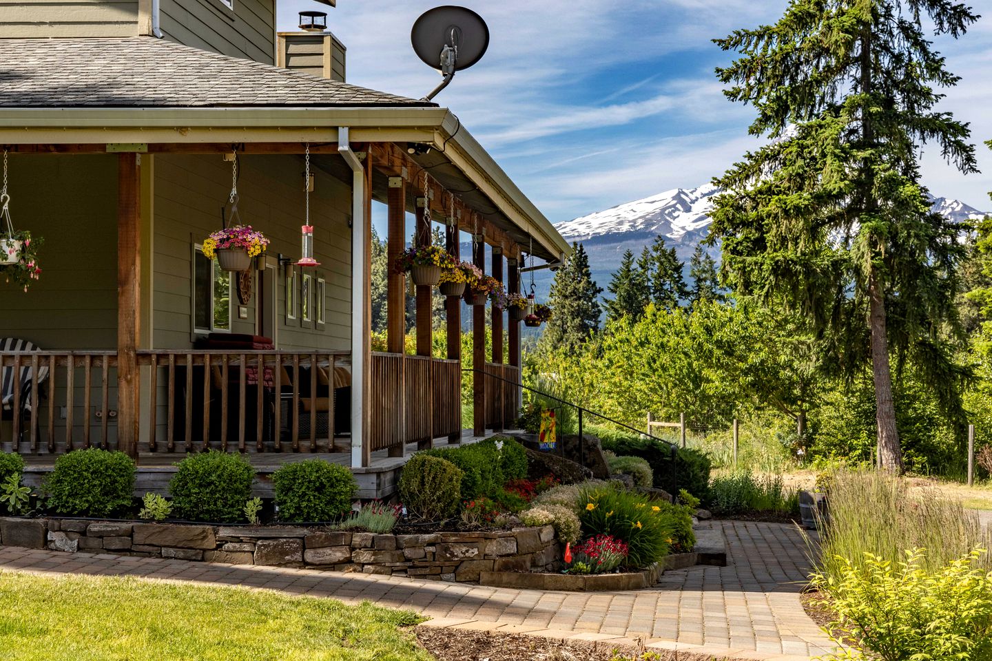 Luxurious Cabin with Hot-tub in Parkdale, Oregon