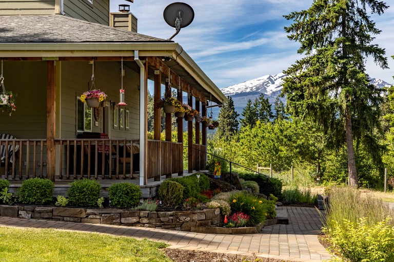 Cabins (United States of America, Parkdale, Oregon)