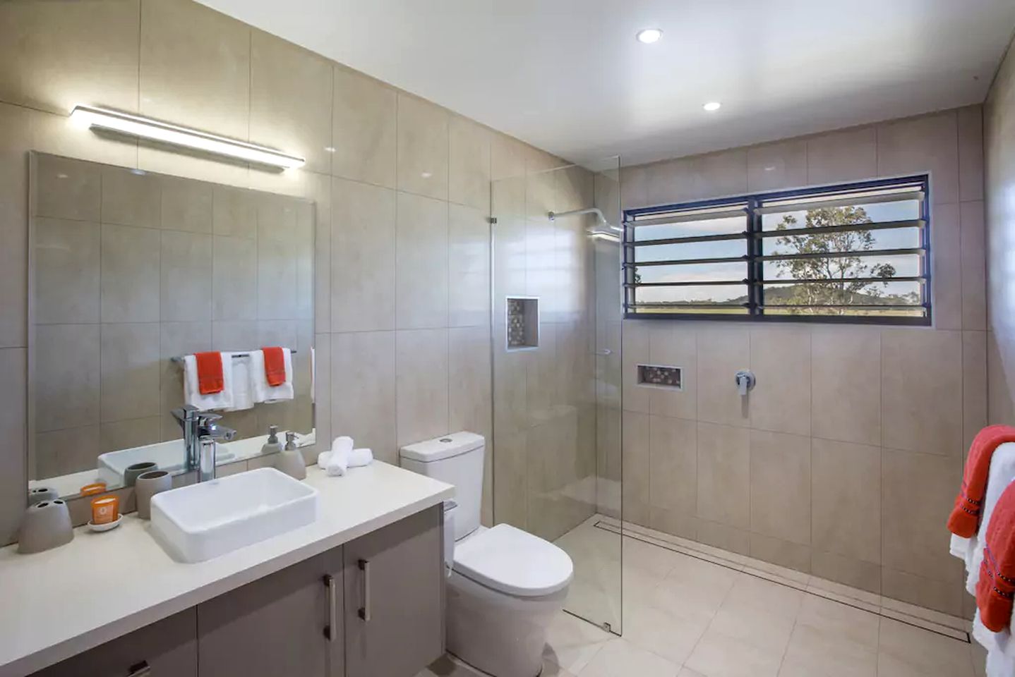 Secluded Cabin with Modern Amenities near Cedar Bay National Park, Australia