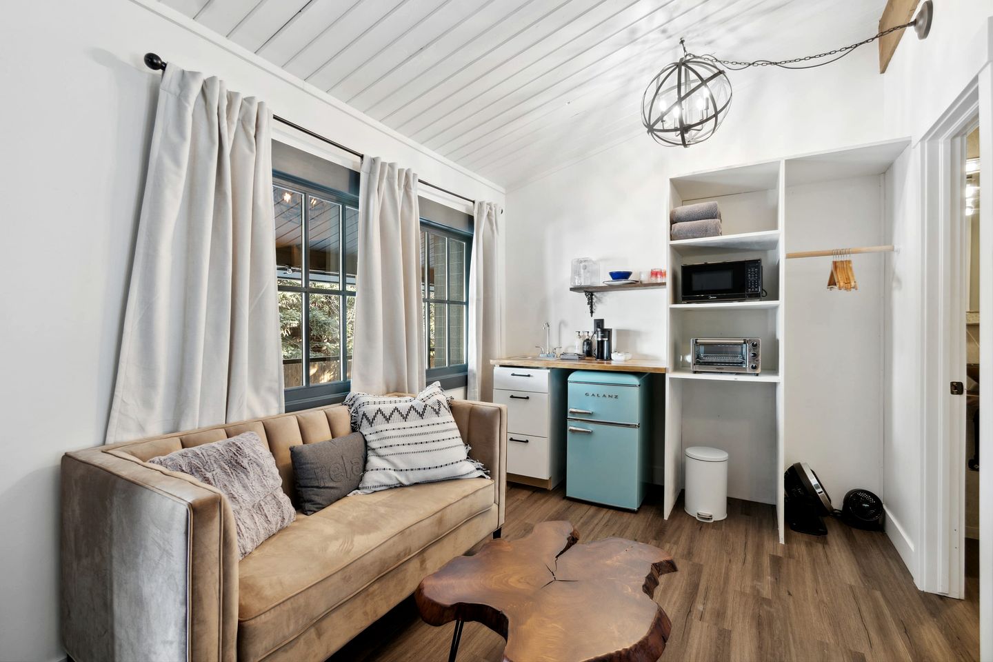 Scenic Lodge Suite with Steam Shower & Hot Tub near Estes Park, Ferncliff Colorado