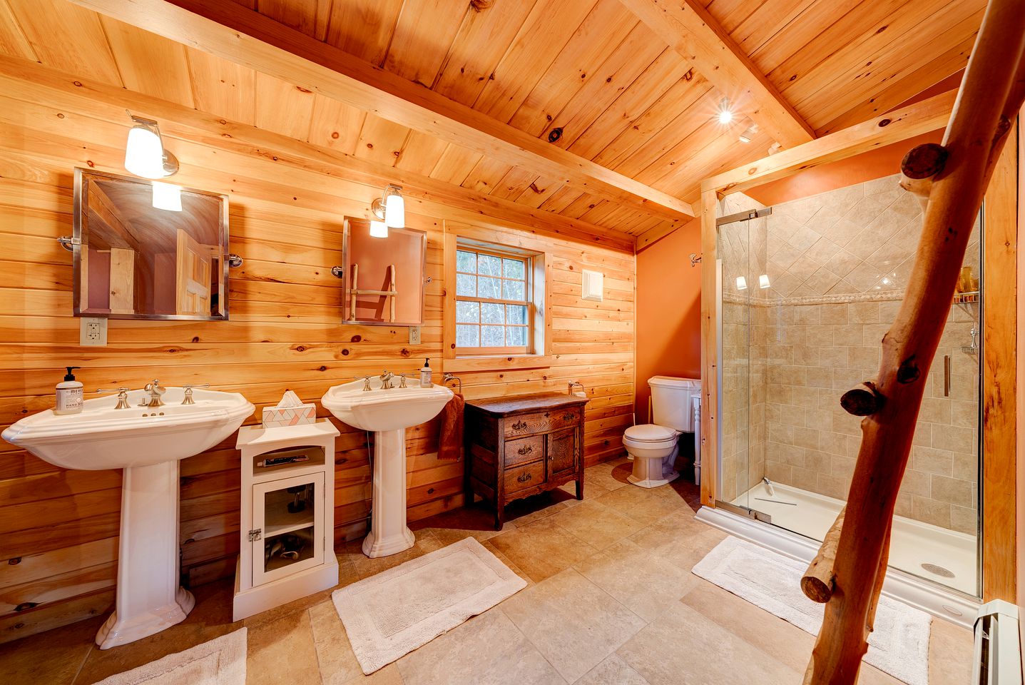 Fascinating Cabin with Game Room and Hot-tub in Spruce Lake, Vermont