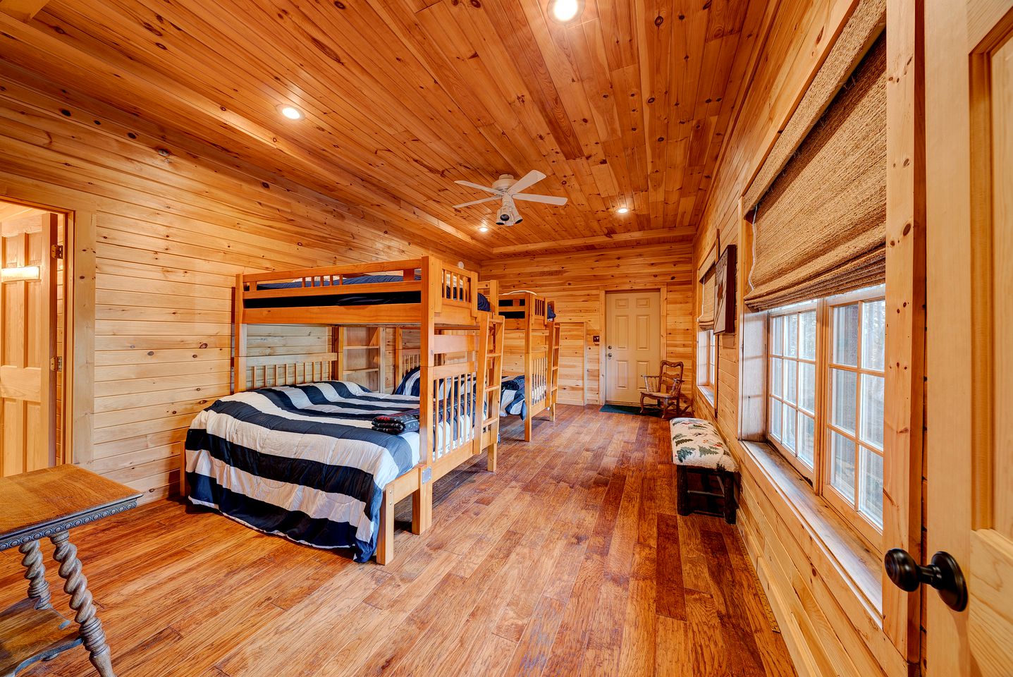 Fascinating Cabin with Game Room and Hot-tub in Spruce Lake, Vermont
