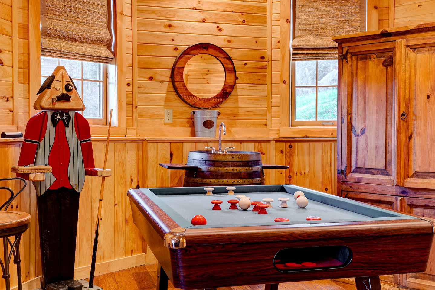 Fascinating Cabin with Game Room and Hot-tub in Spruce Lake, Vermont