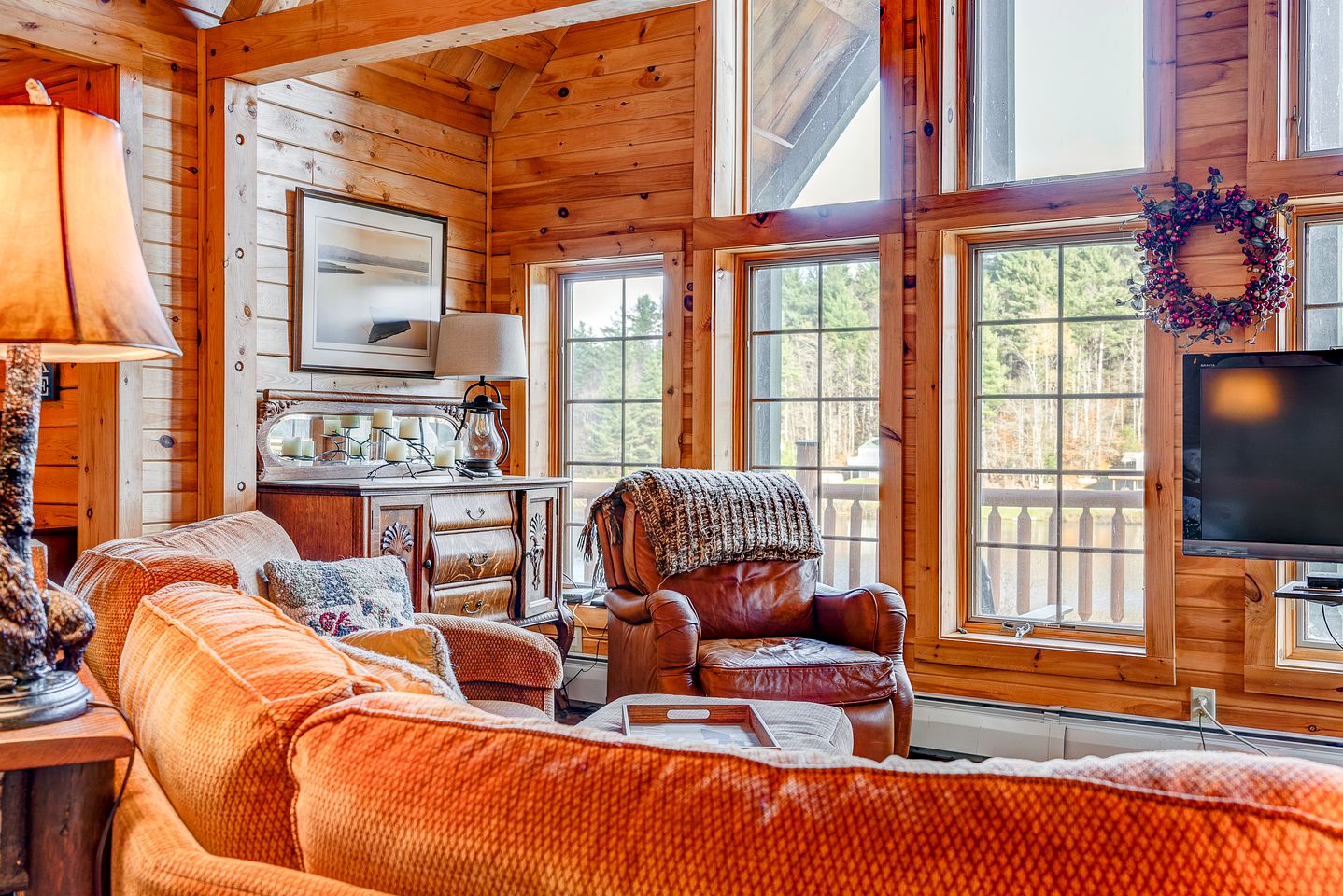 Fascinating Cabin with Game Room and Hot-tub in Spruce Lake, Vermont