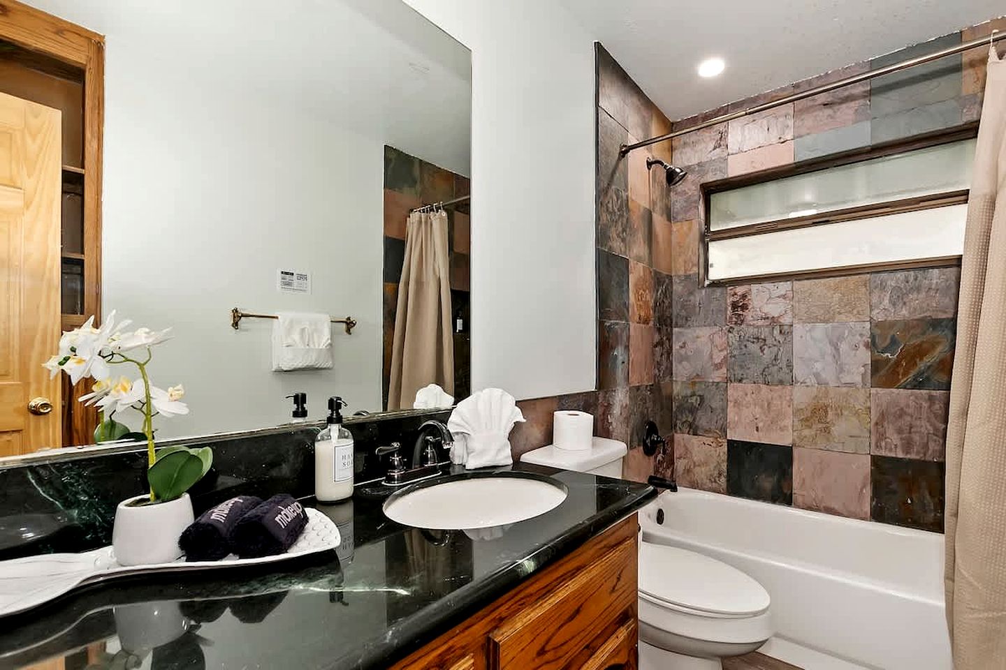 Cozy Mountain Cabin with Outdoor Spa, Bar, and Pool Table Near Big Bear Lake, CA