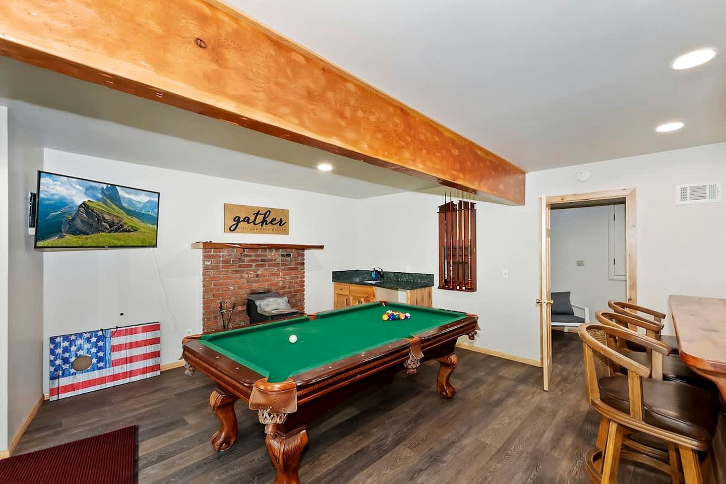 Cozy Mountain Cabin with Outdoor Spa, Bar, and Pool Table Near Big Bear Lake, CA