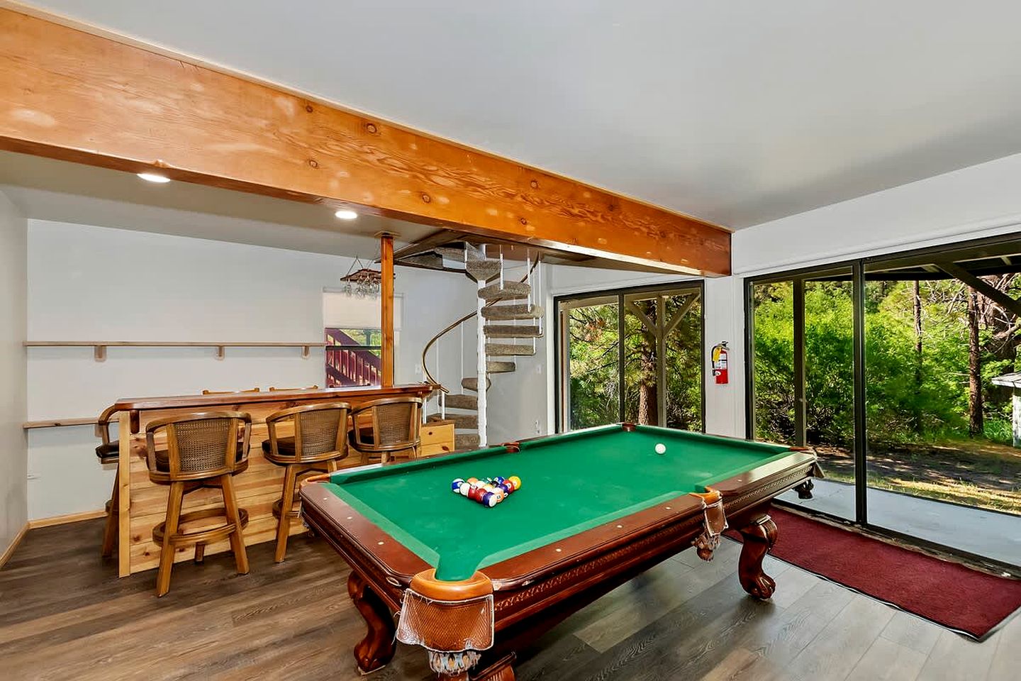 Cozy Mountain Cabin with Outdoor Spa, Bar, and Pool Table Near Big Bear Lake, CA