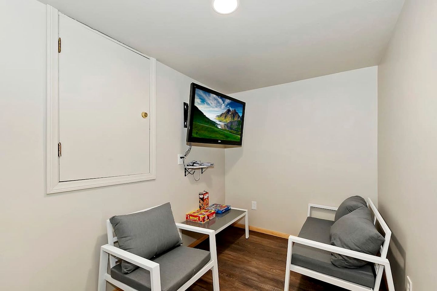 Cozy Mountain Cabin with Outdoor Spa, Bar, and Pool Table Near Big Bear Lake, CA