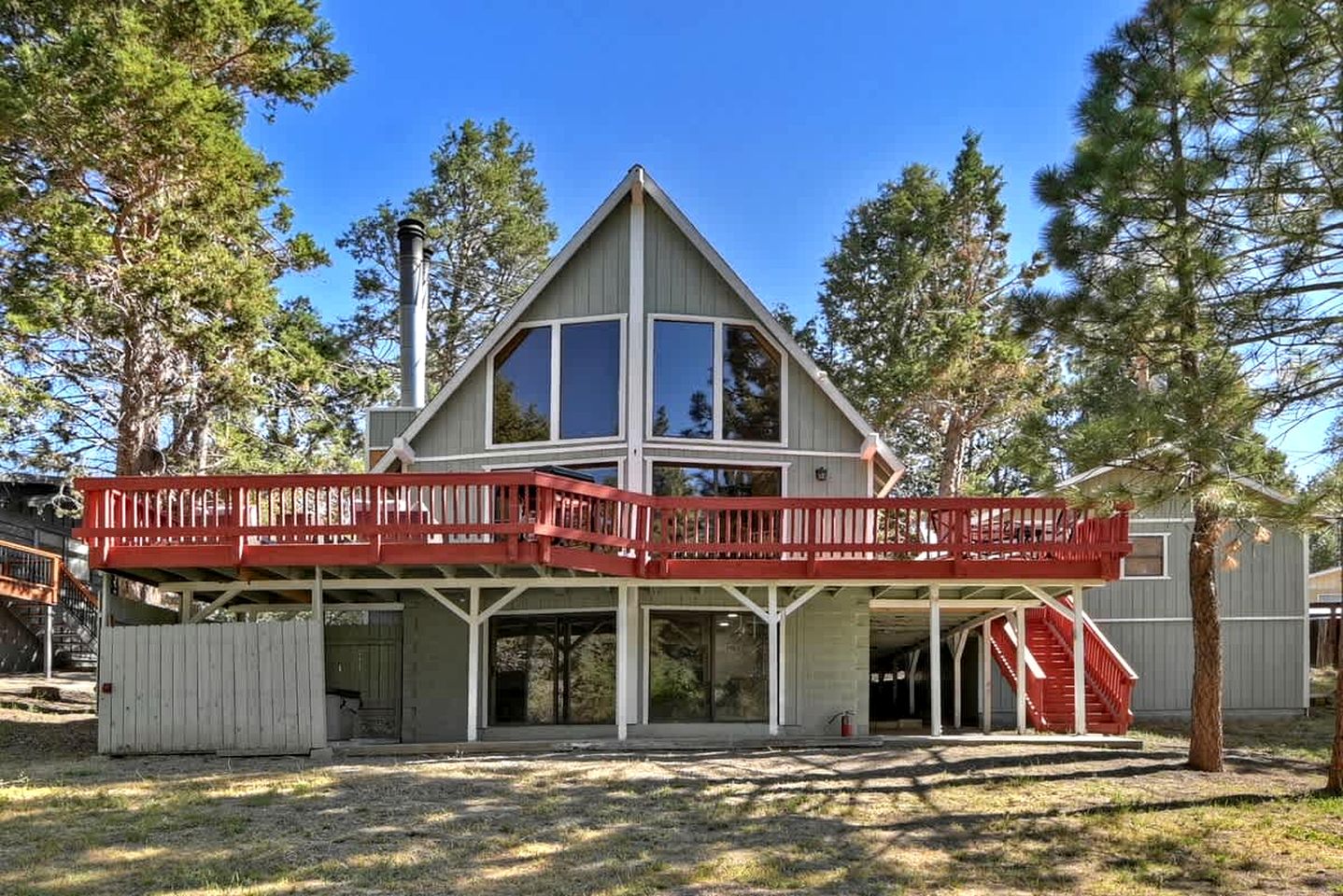 Cozy Mountain Cabin with Outdoor Spa, Bar, and Pool Table Near Big Bear Lake, CA