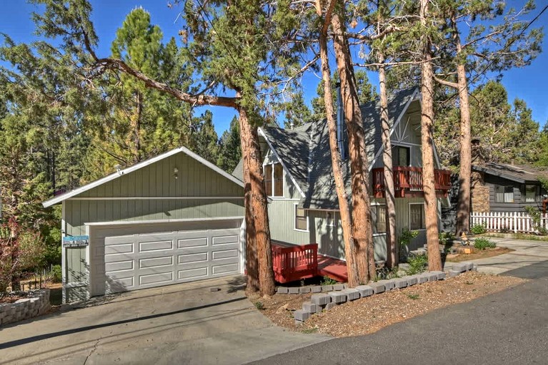 Cabins (United States of America, Big Bear Lake, California)