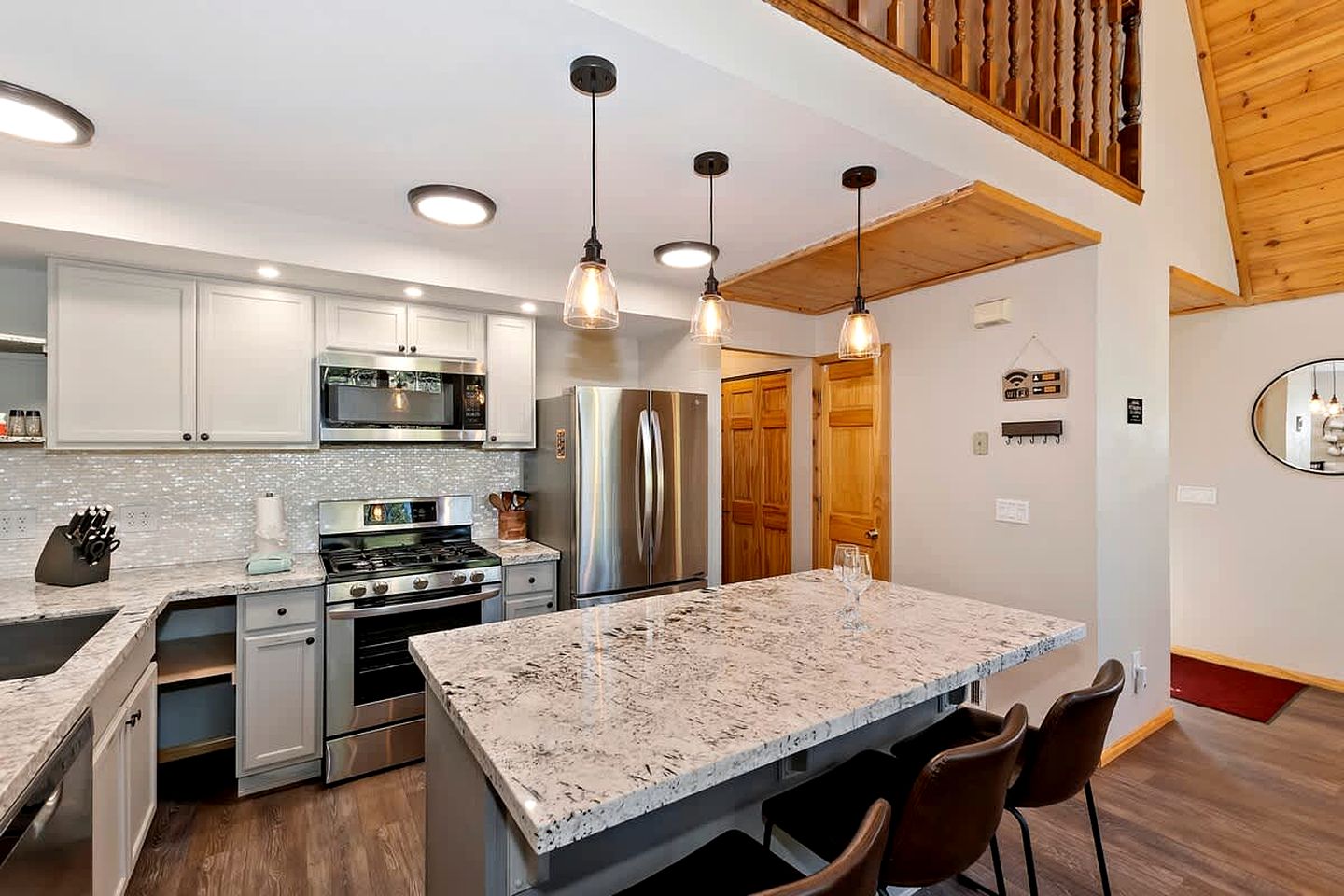 Cozy Mountain Cabin with Outdoor Spa, Bar, and Pool Table Near Big Bear Lake, CA