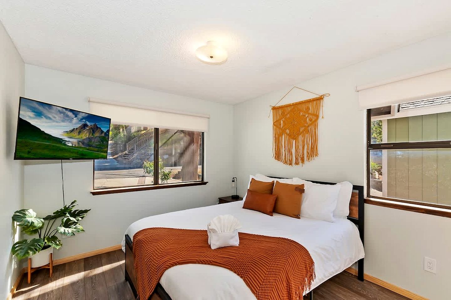 Cozy Mountain Cabin with Outdoor Spa, Bar, and Pool Table Near Big Bear Lake, CA