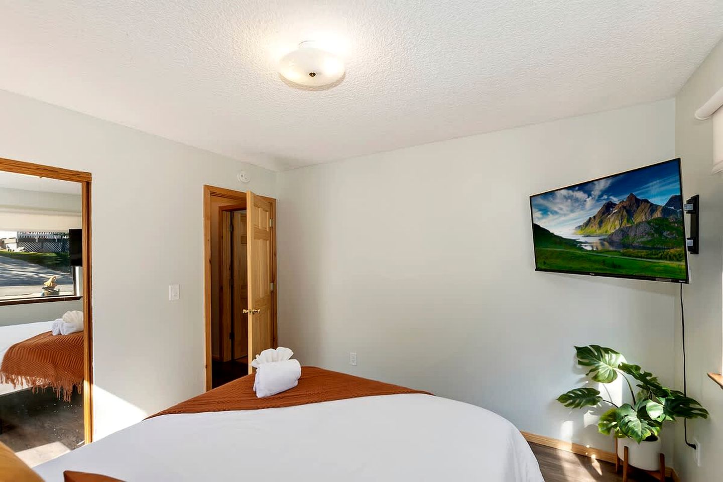 Cozy Mountain Cabin with Outdoor Spa, Bar, and Pool Table Near Big Bear Lake, CA