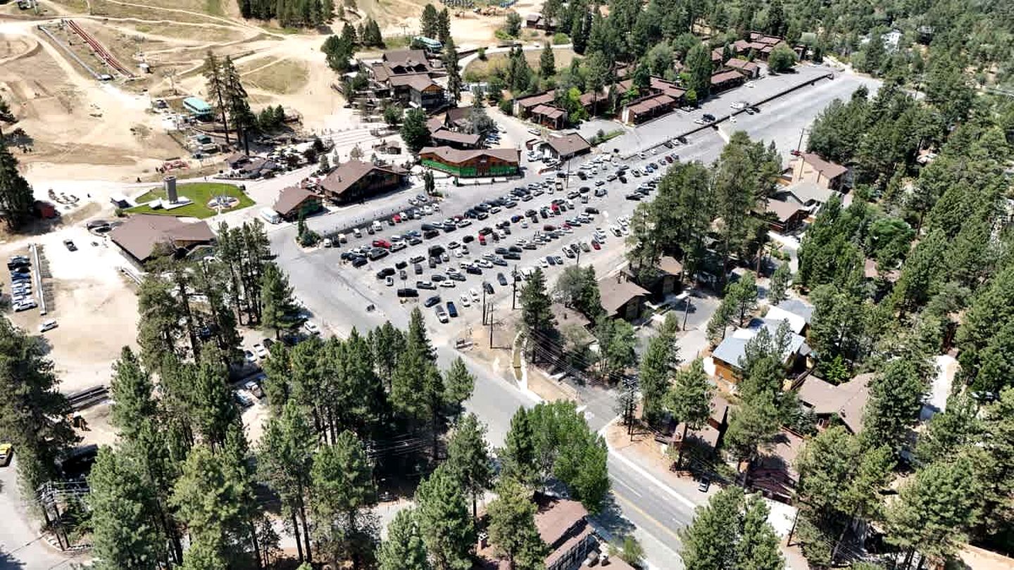 Mountain Bliss: Pet-Friendly Cabin Summit with Hot Tub in Big Bear Lake