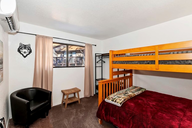 Cabins (United States of America, Big Bear Lake, California)