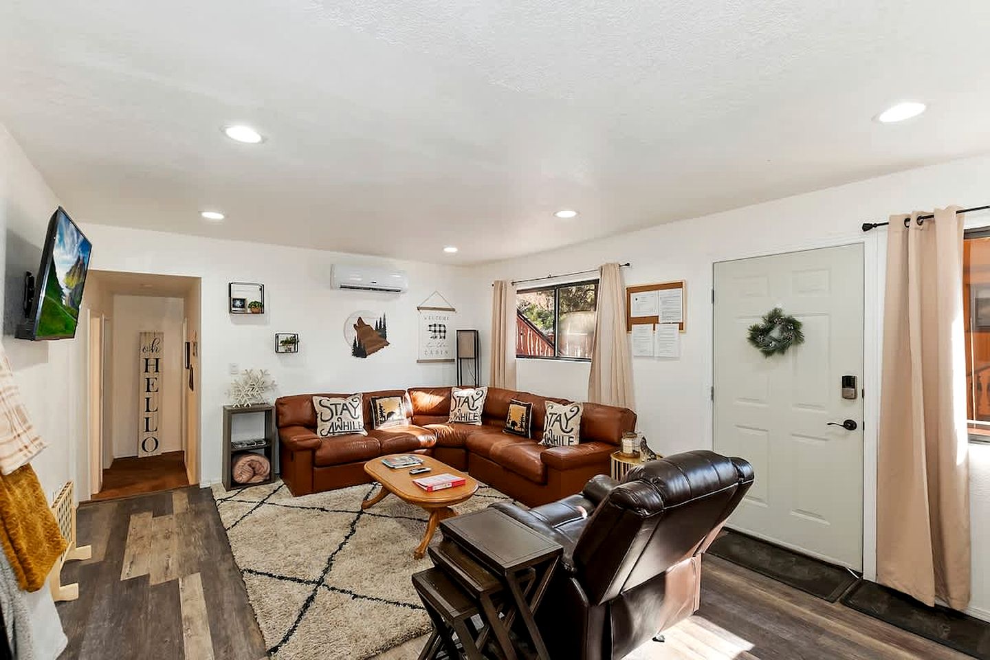 Mountain Bliss: Pet-Friendly Cabin Summit with Hot Tub in Big Bear Lake