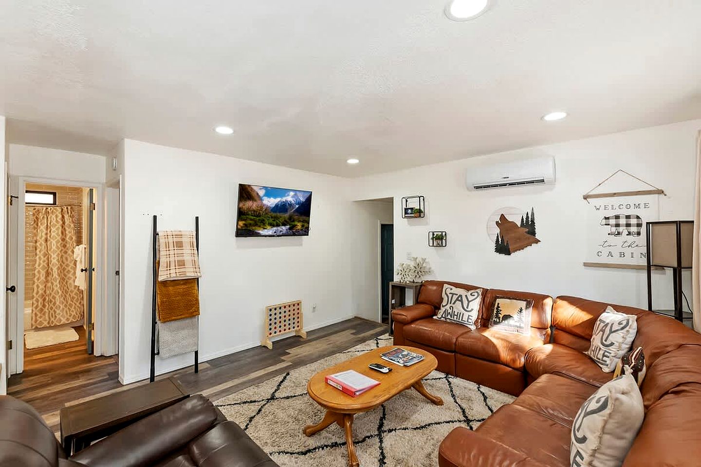 Mountain Bliss: Pet-Friendly Cabin Summit with Hot Tub in Big Bear Lake