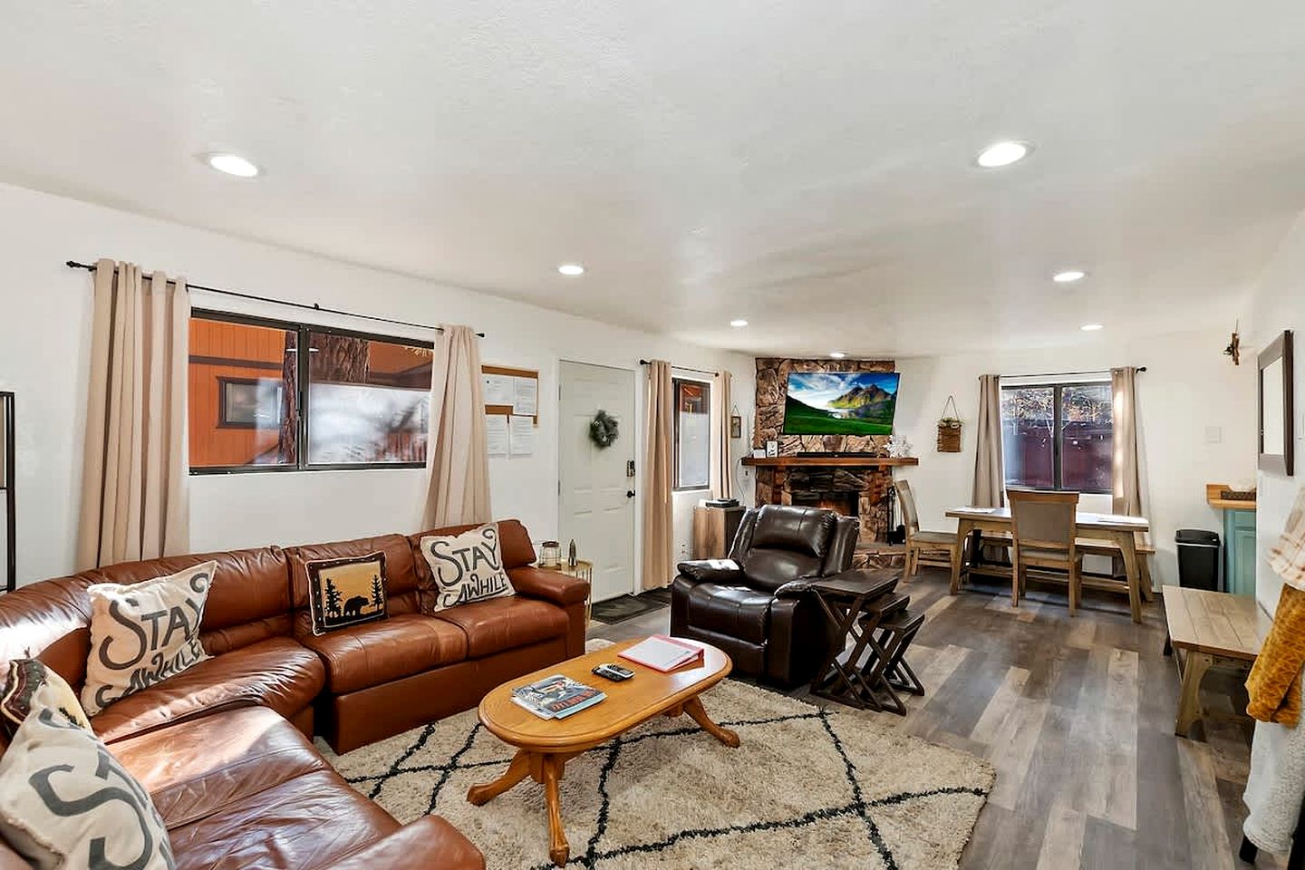 Mountain Bliss: Pet-Friendly Cabin Summit with Hot Tub in Big Bear Lake