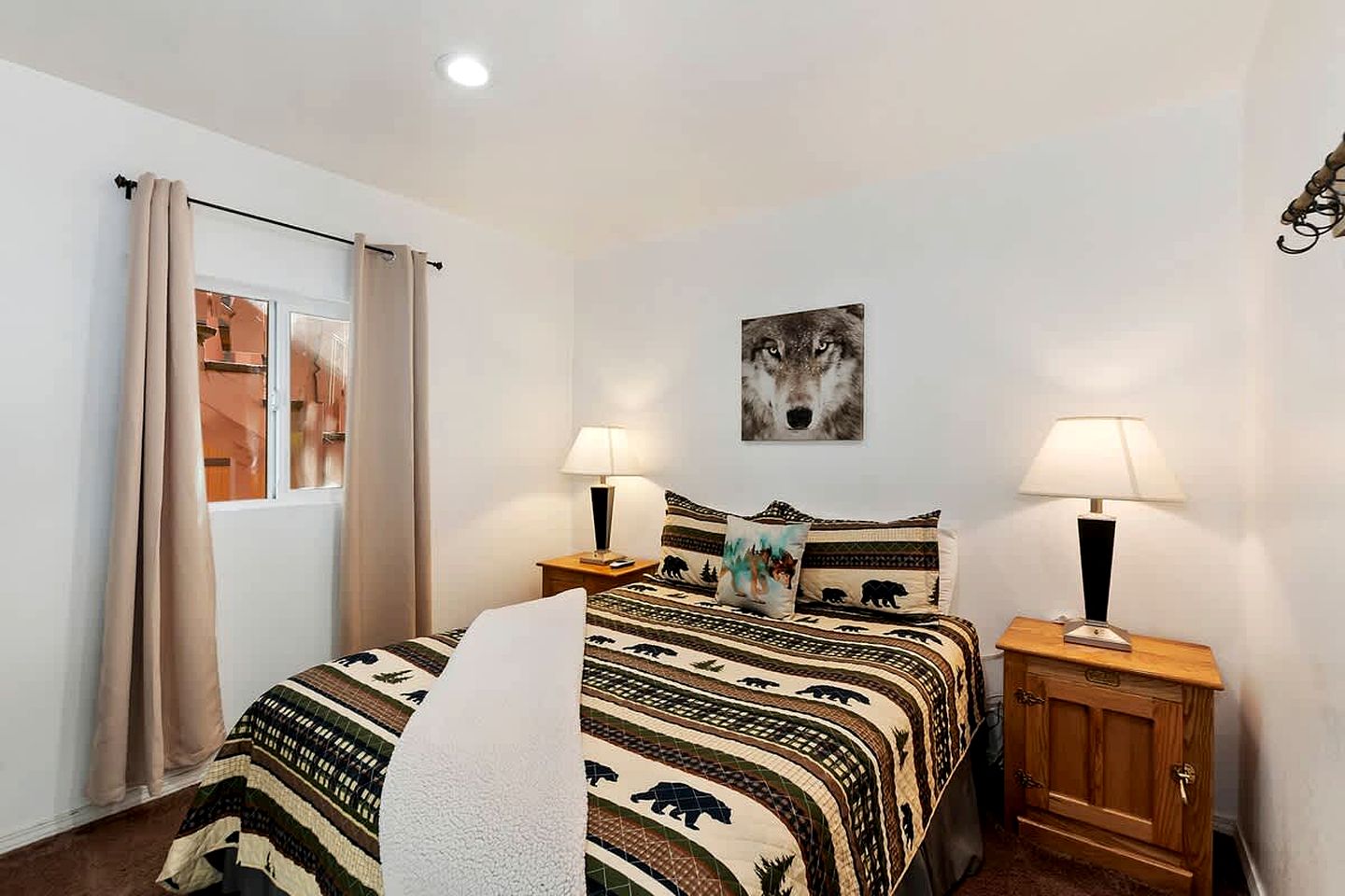 Mountain Bliss: Pet-Friendly Cabin Summit with Hot Tub in Big Bear Lake