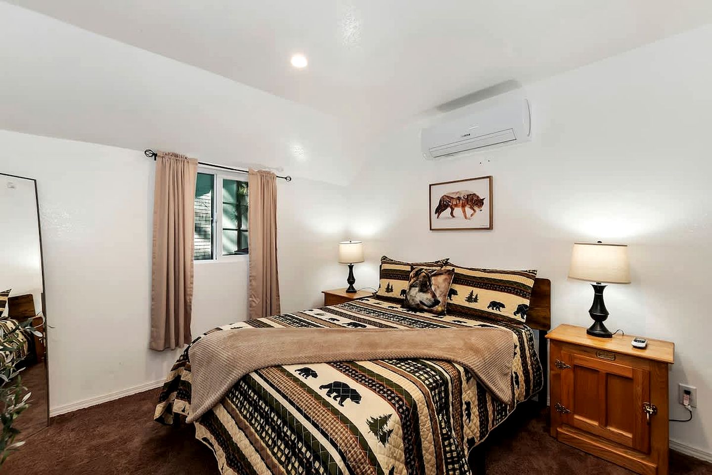 Mountain Bliss: Pet-Friendly Cabin Summit with Hot Tub in Big Bear Lake