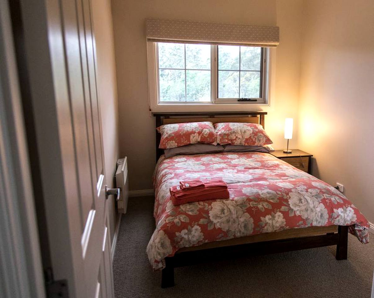 Secluded Cottage Rental Tucked Away in the Countryside near Deloraine, Tasmania