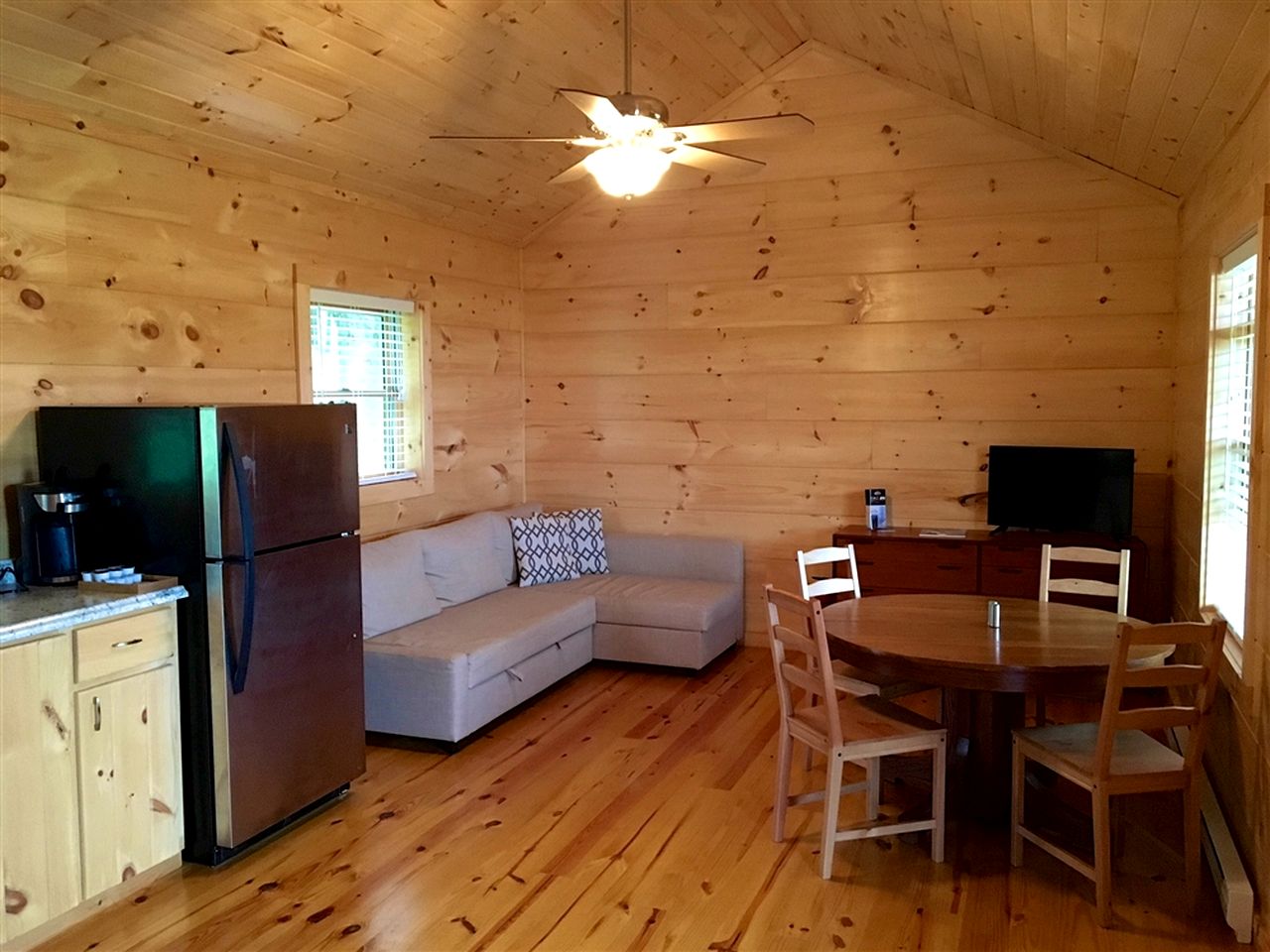 Welcoming Cabin Rental with Modern Amenities in Blue Ridge Mountains, North Carolina