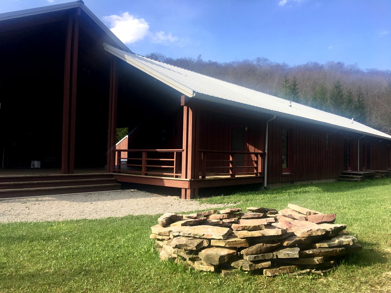 Mountain Cabin Lodge with Large Deck and Panoramic Views in West Virginia