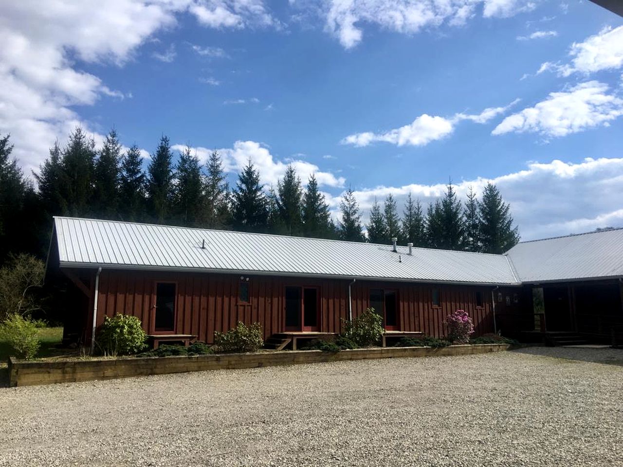 Mountain Cabin Lodge with Large Deck and Panoramic Views in West Virginia