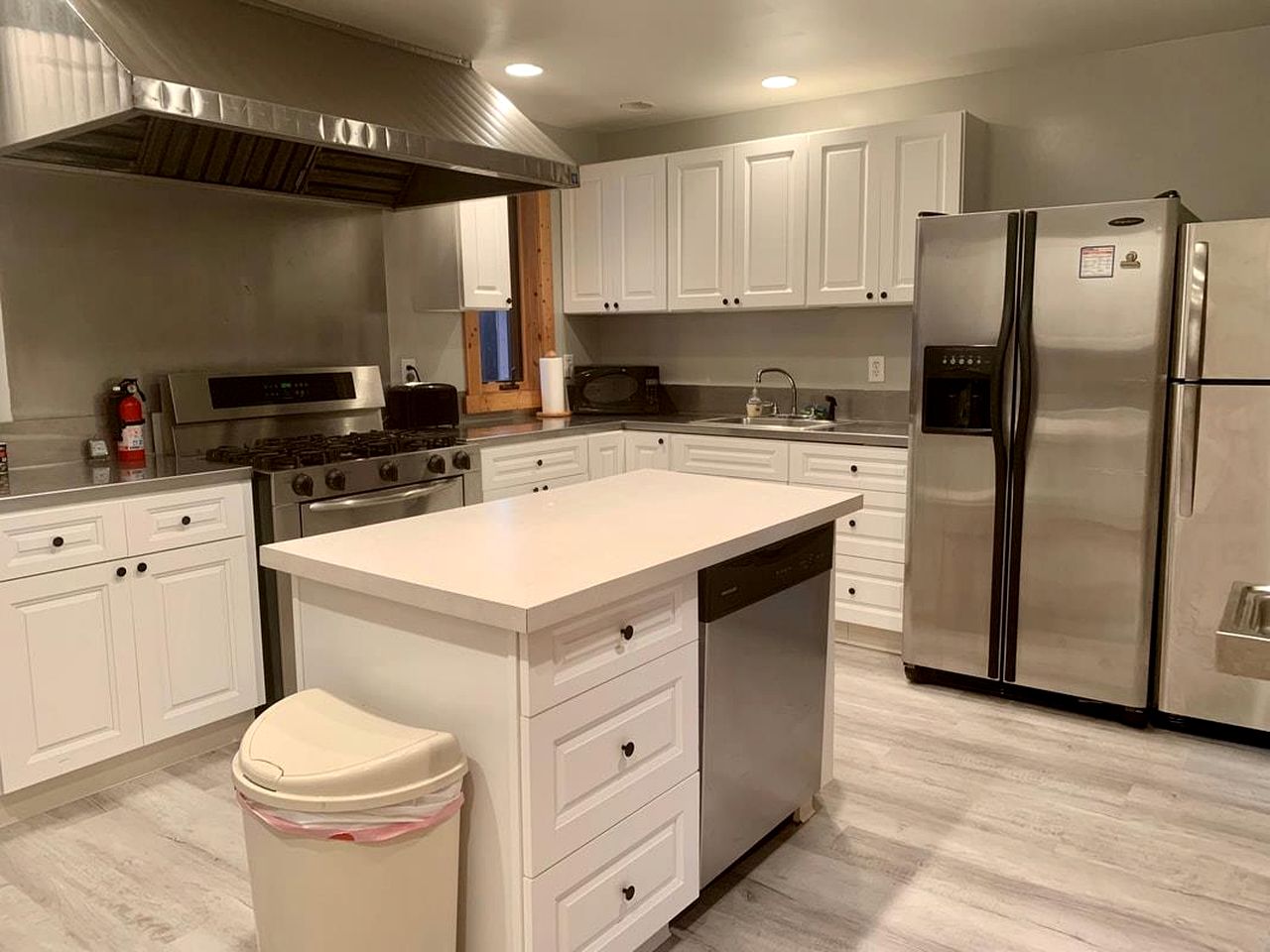 Mountain Cabin Lodge with Large Deck and Panoramic Views in West Virginia