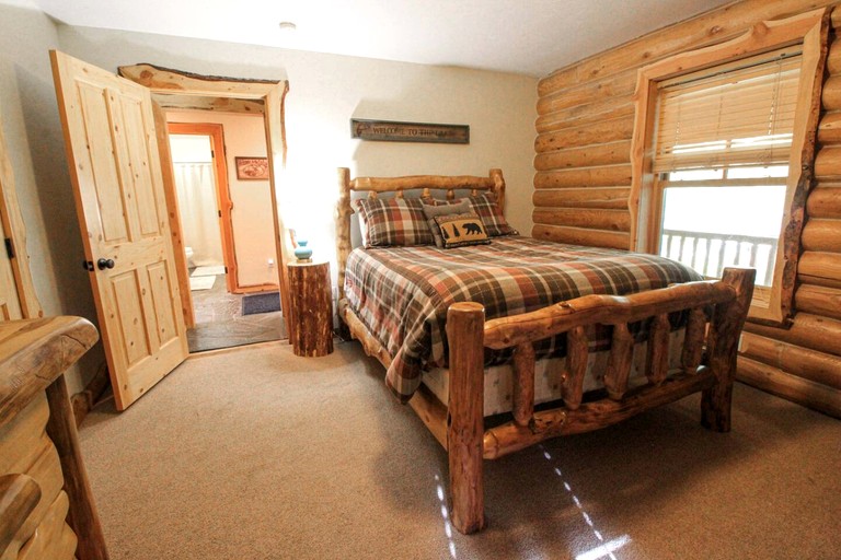 Cabins (United States of America, Lakeside, Montana)