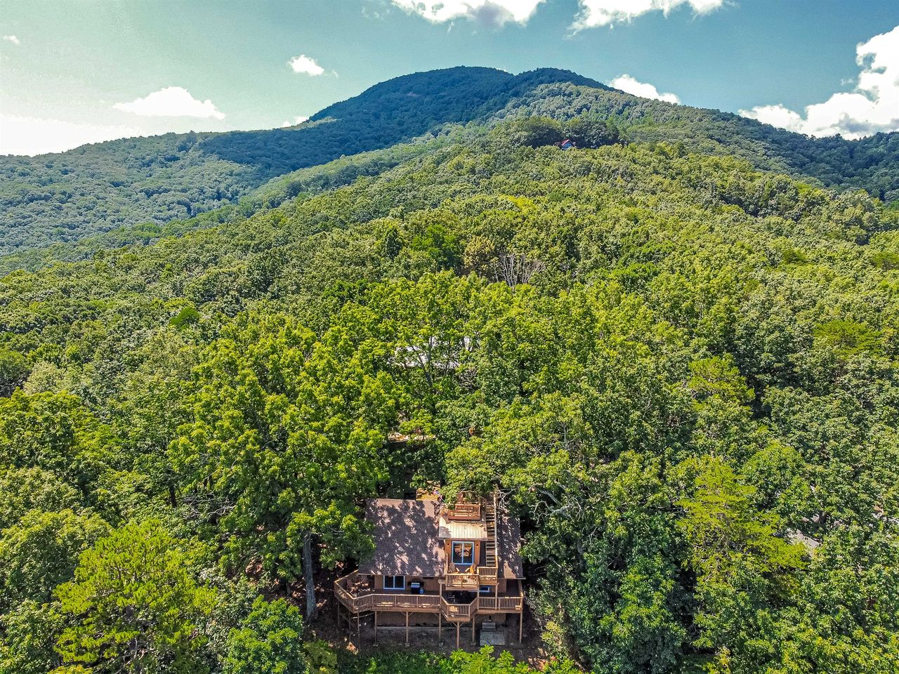Belle of the Mountain, Panoramic Year Round Mountain View, Crow's Nest, Games in Sautee Nacoochee, Georgia